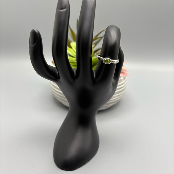 Sterling Silver and Peridot Ring Sz 7 - Picture 2 of 6